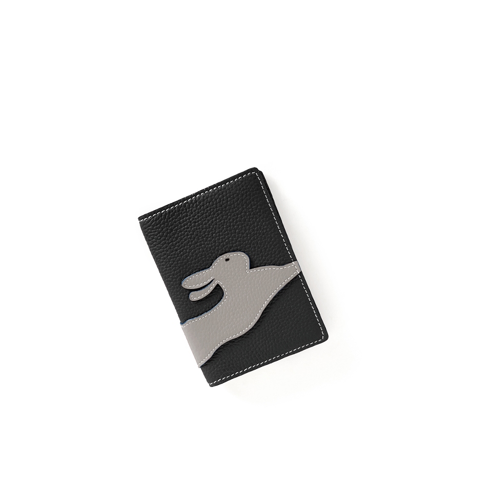 'En L'Air Voyage Lièvre' Nappa Leather passport Holder Black
