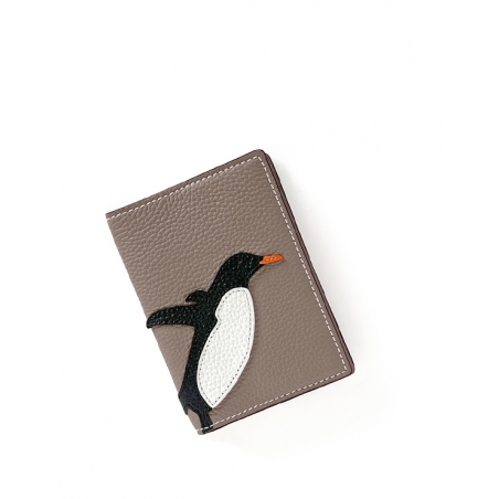 'En L'Air Voyage Pingouin' Étui de Passeport Cuir Nappa Tourterelle