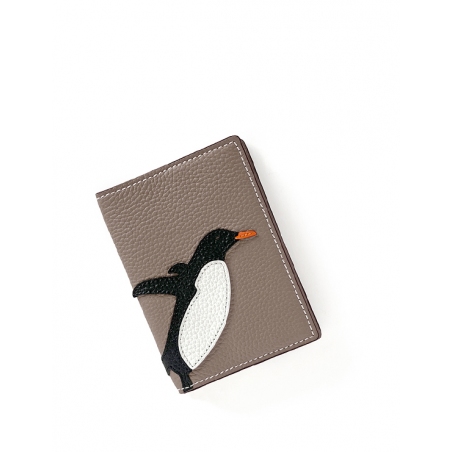 'En L'Air Voyage Pingouin' Nappa Leather passport Holder Warm grey