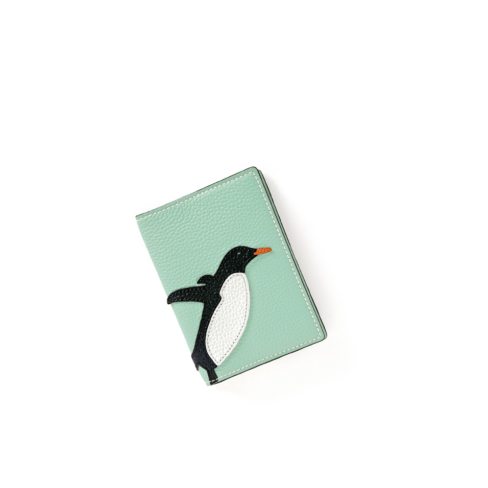 'En L'Air Voyage Pingouin' Étui de Passeport Cuir Nappa Opaline