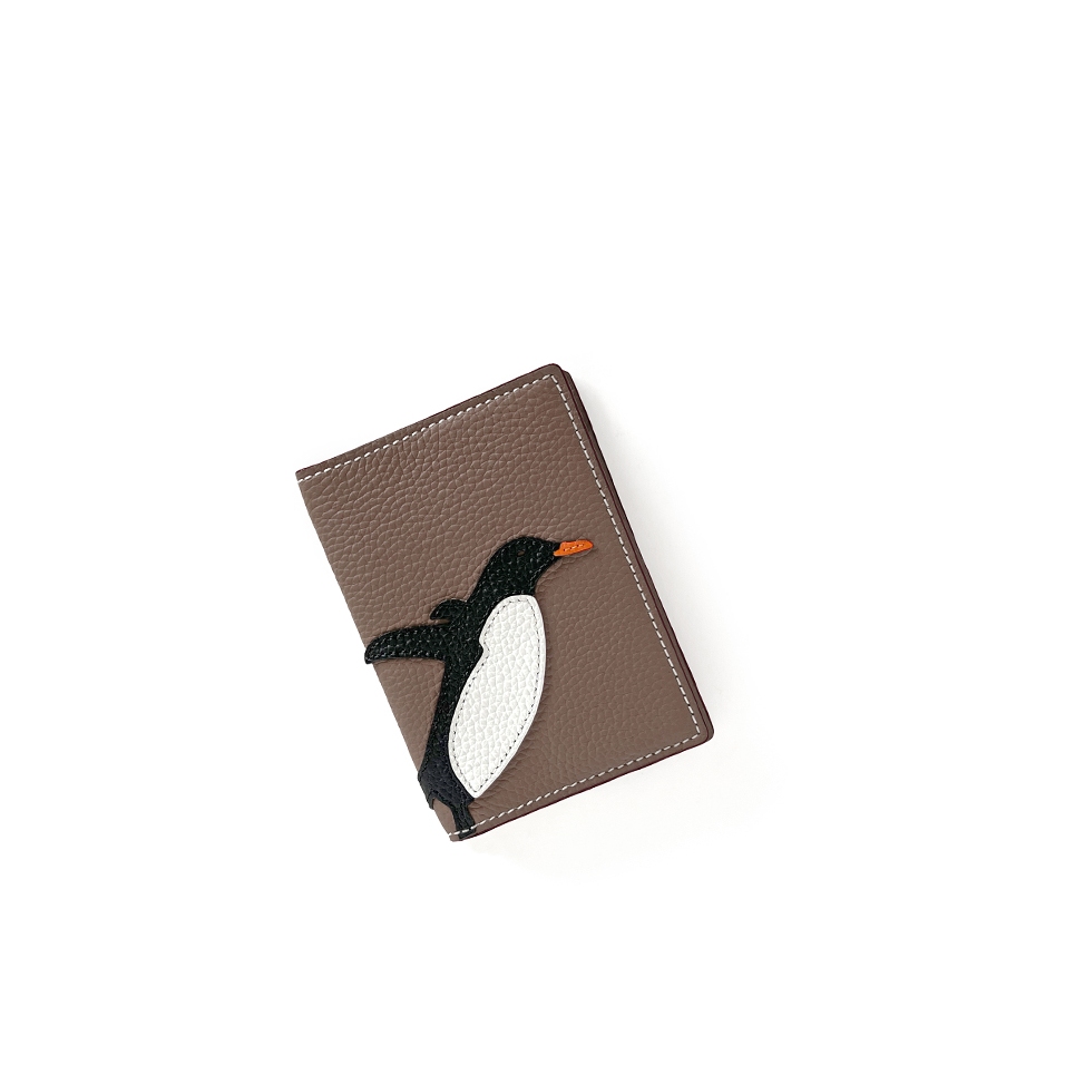 'En L'Air Voyage Pingouin' Nappa Leather passport Volcan