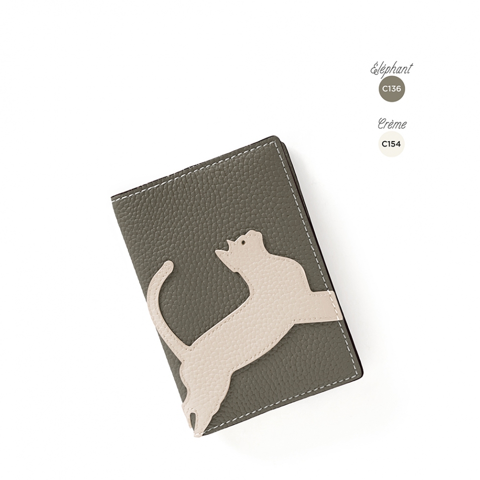 'En L'Air Voyage Chat' Nappa Leather passport Holder Elephant Grey