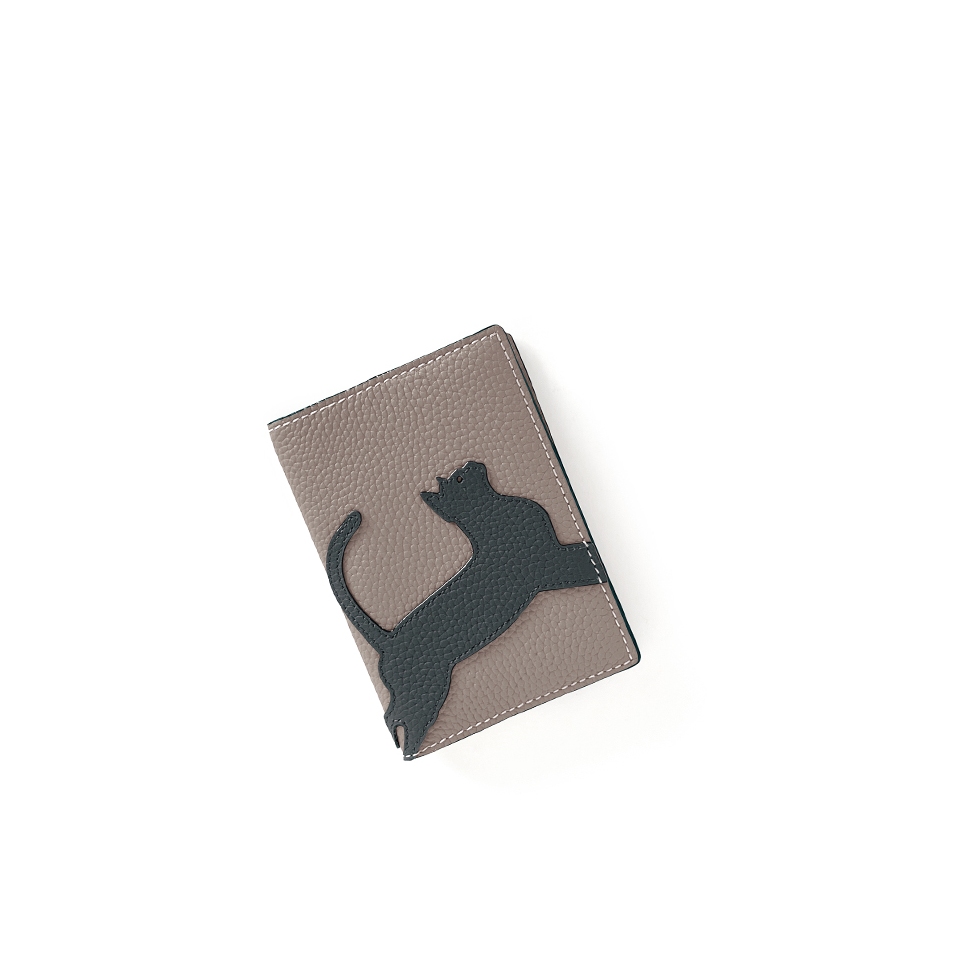 'En L'Air Voyage Chat' Nappa Leather passport Holder Pearl Grey