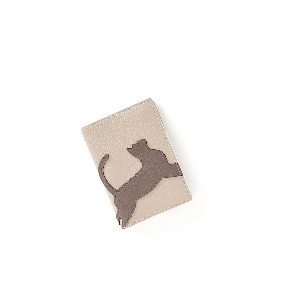 'En L'Air Voyage Chat' Nappa Leather passport Holder Cream