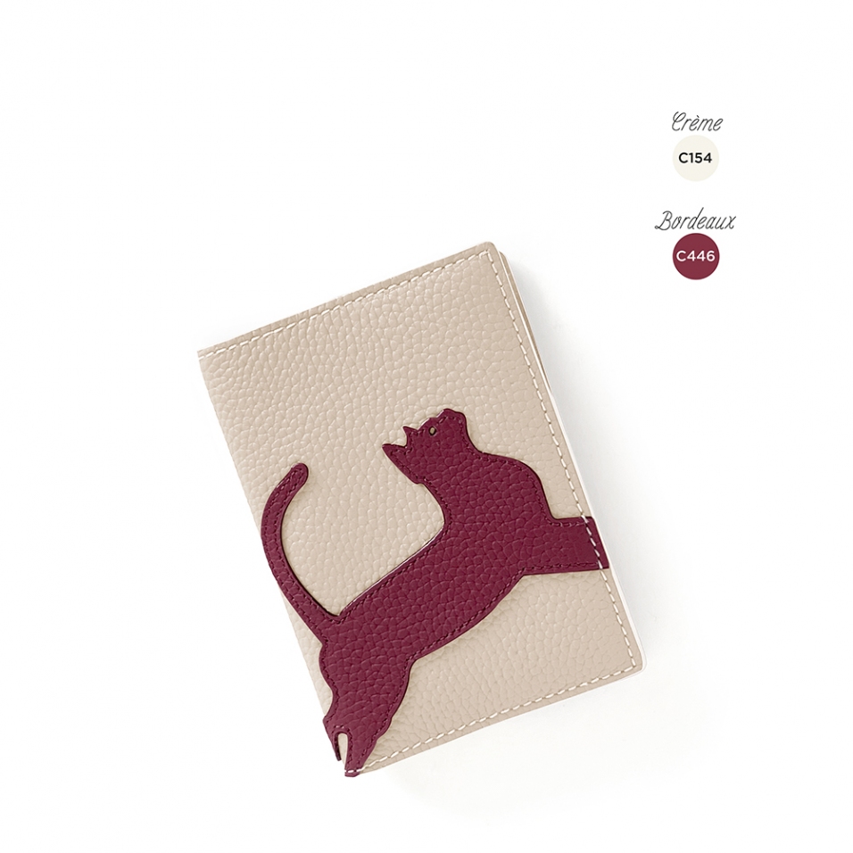 'En L'Air Voyage Chat' Nappa Leather passport Holder Cream