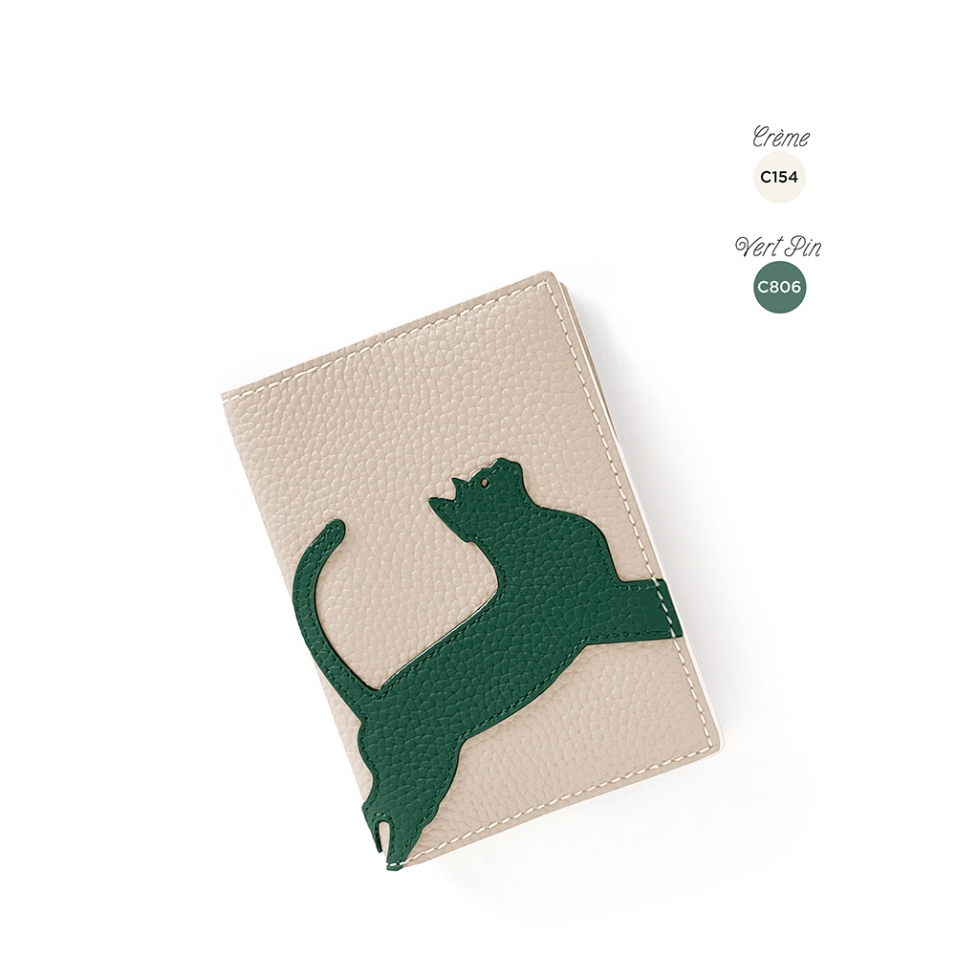 'En L'Air Voyage Chat' Nappa Leather passport Holder Cream