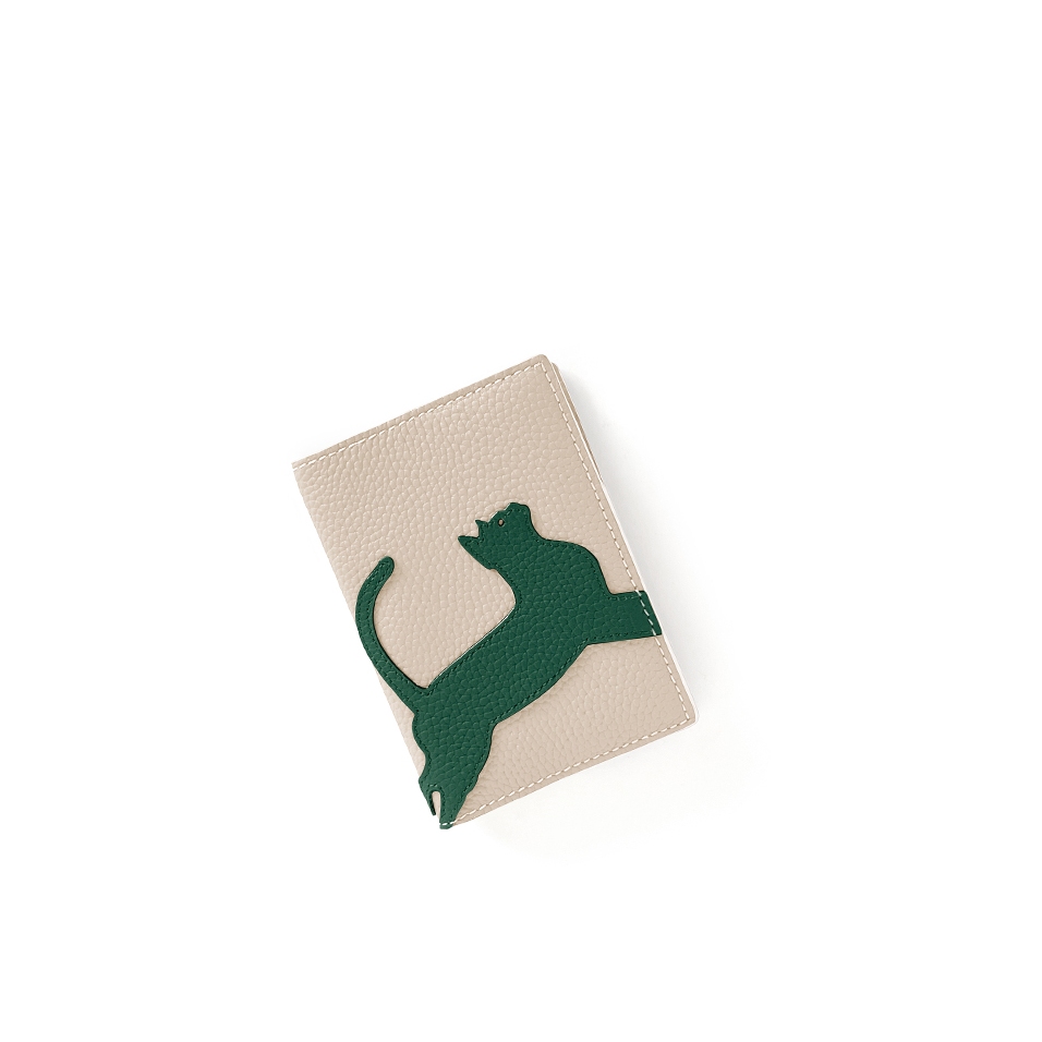 'En L'Air Voyage Chat' Nappa Leather passport Holder Cream