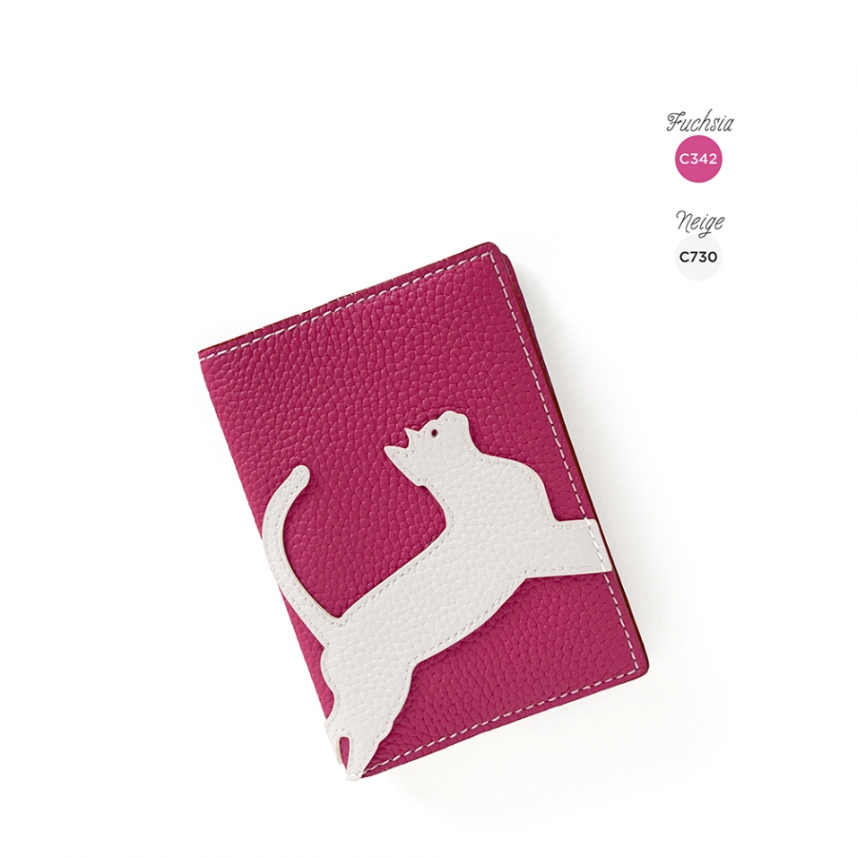 'En L'Air Voyage Chat' Étui de Passeport Cuir Nappa Fuchsia