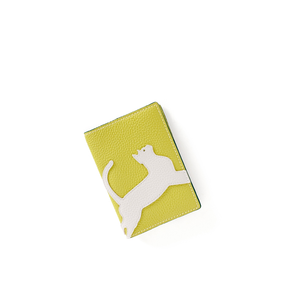'En L'Air Voyage Chat' Nappa Leather passport Holder Paille
