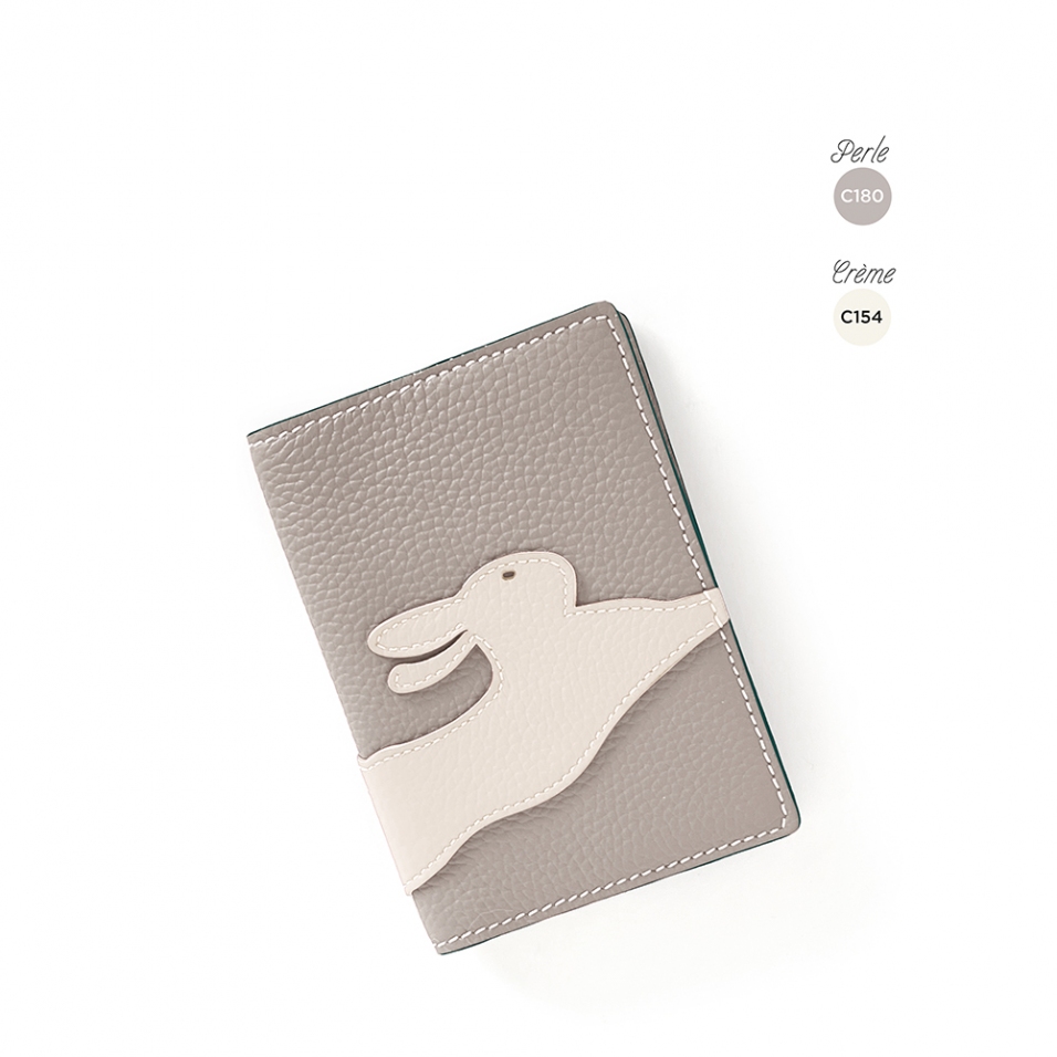 'En L'Air Voyage Lièvre' Nappa Leather passport Holder Pearl Grey