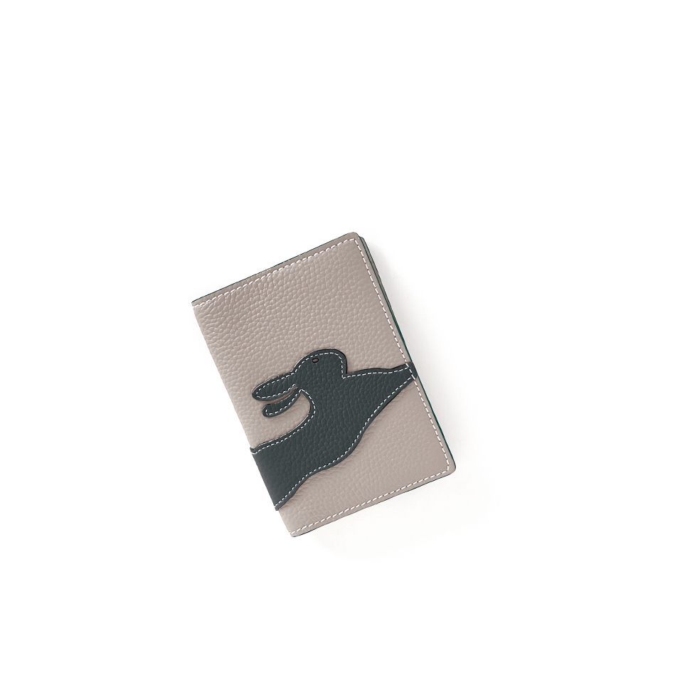 'En L'Air Voyage Lièvre' Nappa Leather passport Holder Pearl Grey