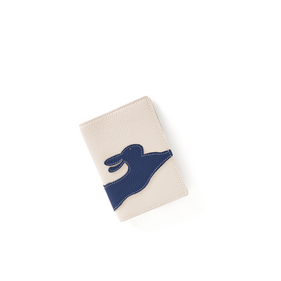 'En L'Air Voyage Lièvre' Nappa Leather passport Holder Cream