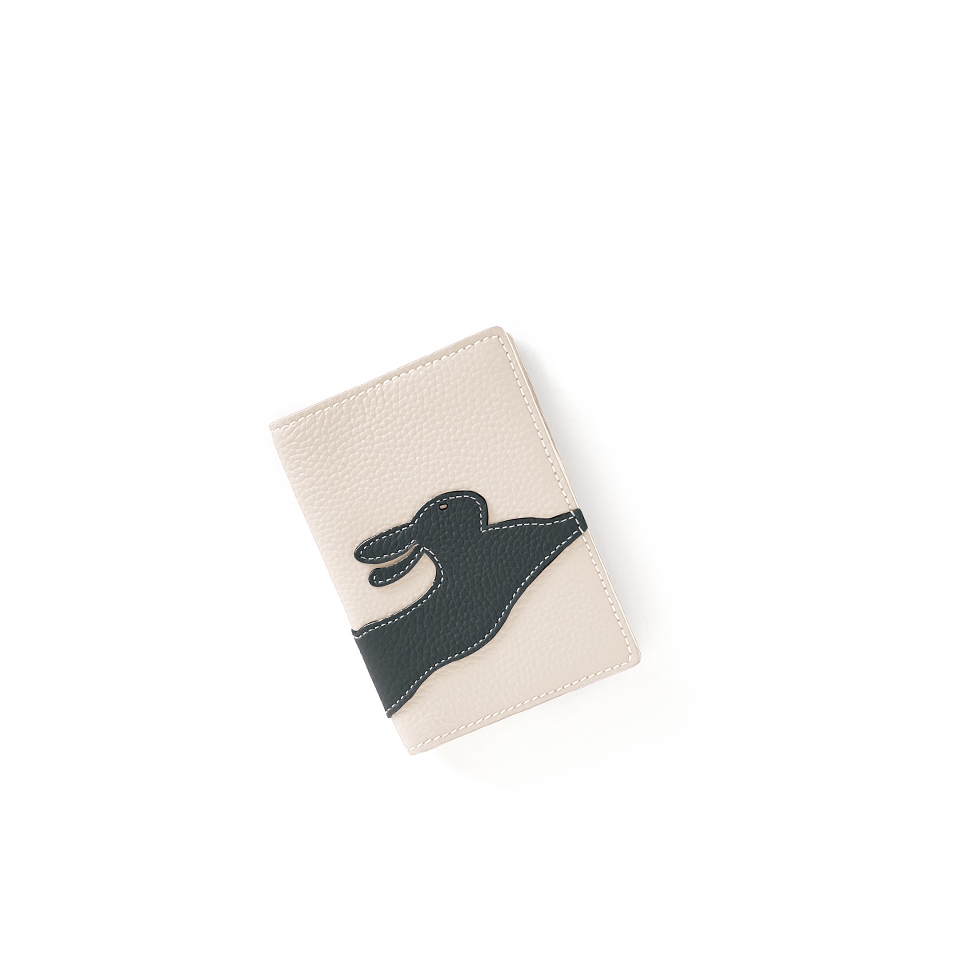 'En L'Air Voyage Lièvre' Nappa Leather passport Holder Cream