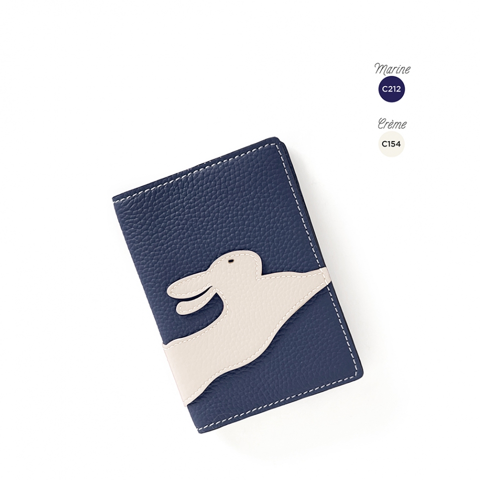 'En L'Air Voyage Lièvre' Nappa Leather passport HolderMarine