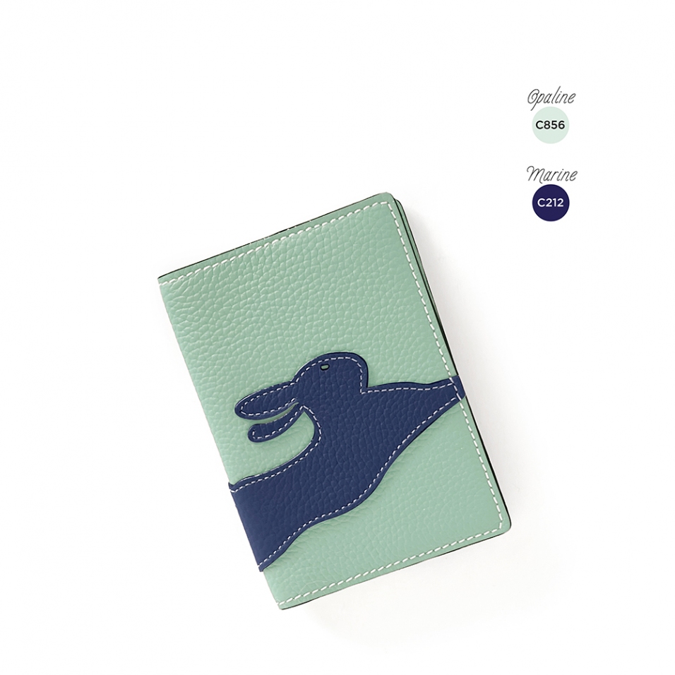 'En L'Air Voyage Lièvre' Nappa Leather passport Holder Opaline