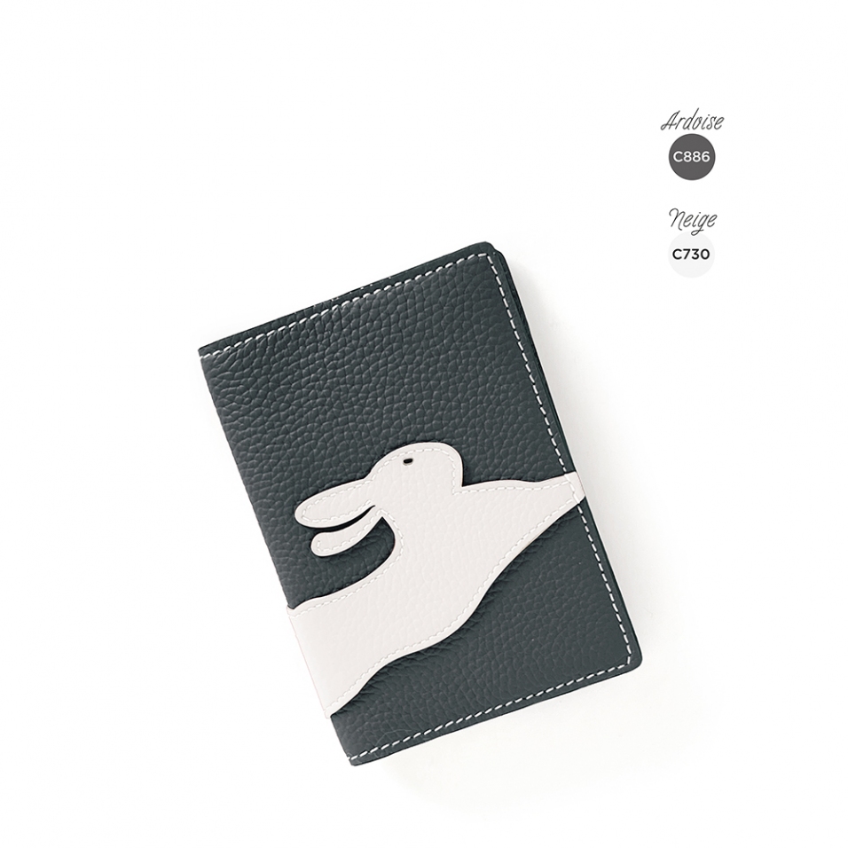 'En L'Air Voyage Lièvre' Nappa Leather Passport Holder Ardoise