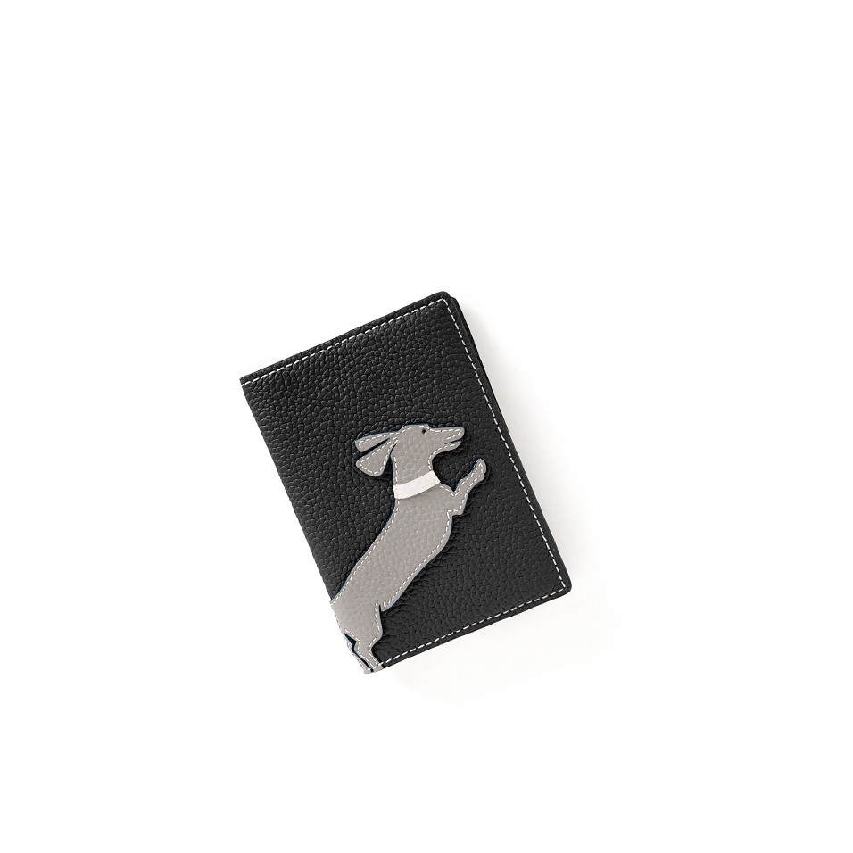 'En L'Air Voyage Téckel' Nappa Leather passport Holder Black