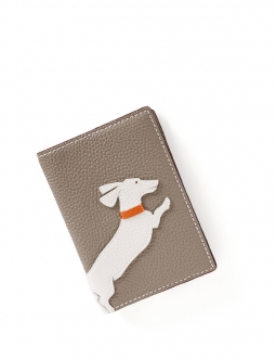 'En L'Air Voyage Téckel' Nappa Leather passport Holder Warm Grey