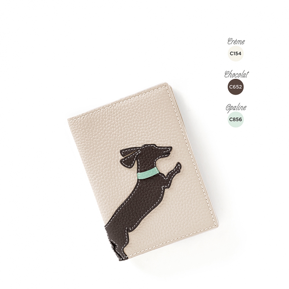 'En L'Air Voyage Téckel' Nappa Leather passport Holder Cream