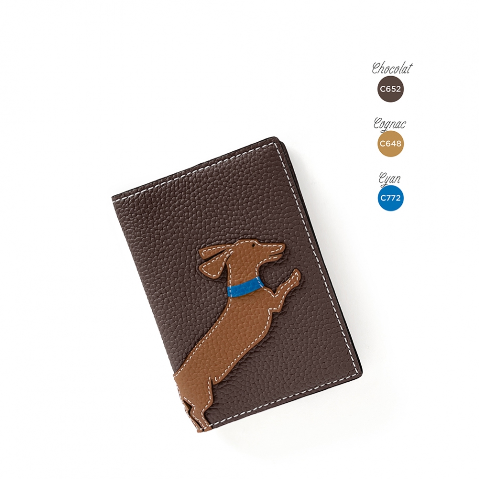 'En L'Air Voyage Téckel' Nappa Leather passport Holder Chocolate