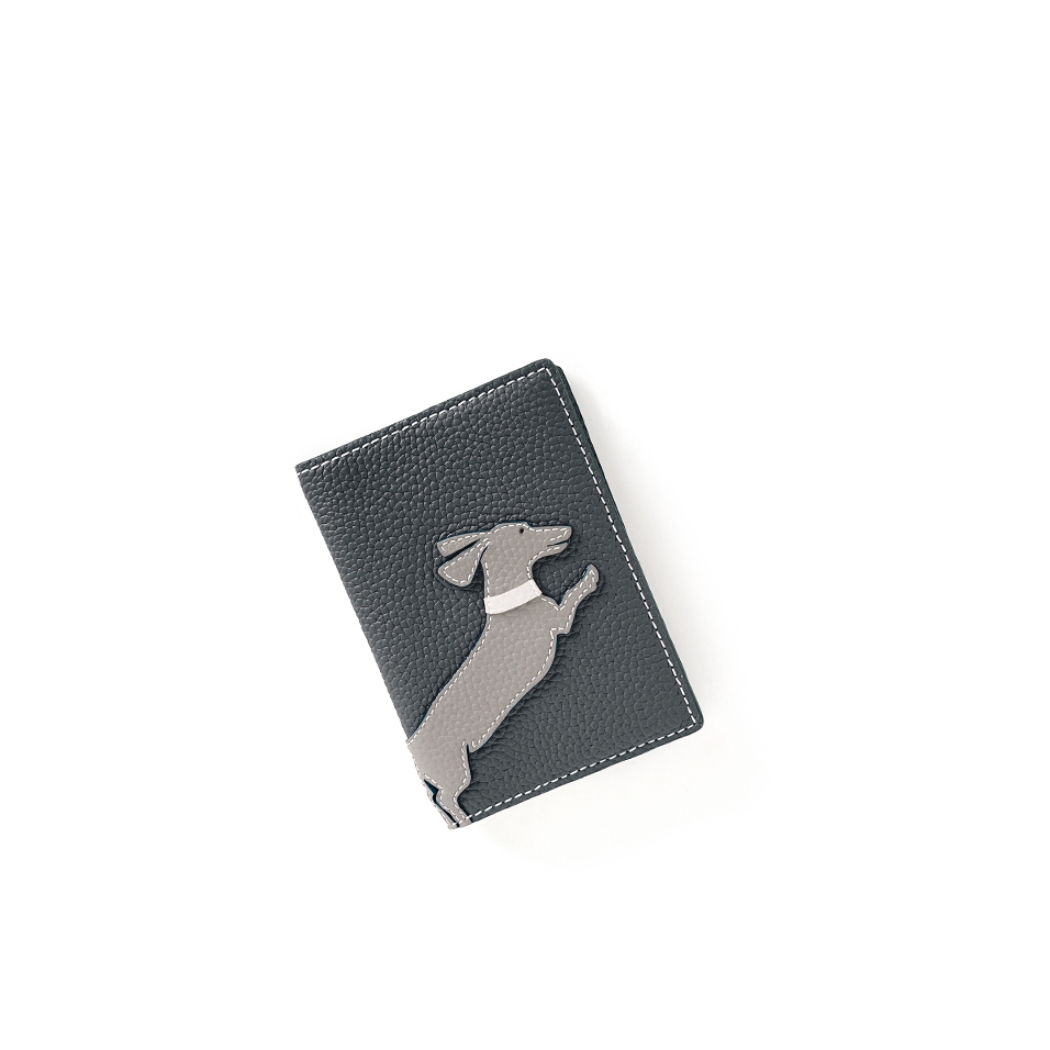 'En L'Air Voyage Téckel' Nappa Leather passport Holder Ardoise