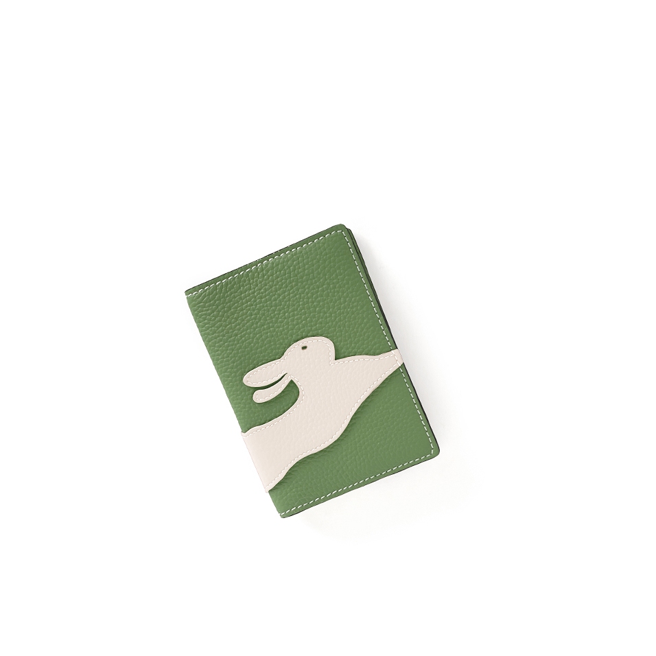 'En L'Air Voyage Lièvre' Nappa Leather Passport Holder Asperge