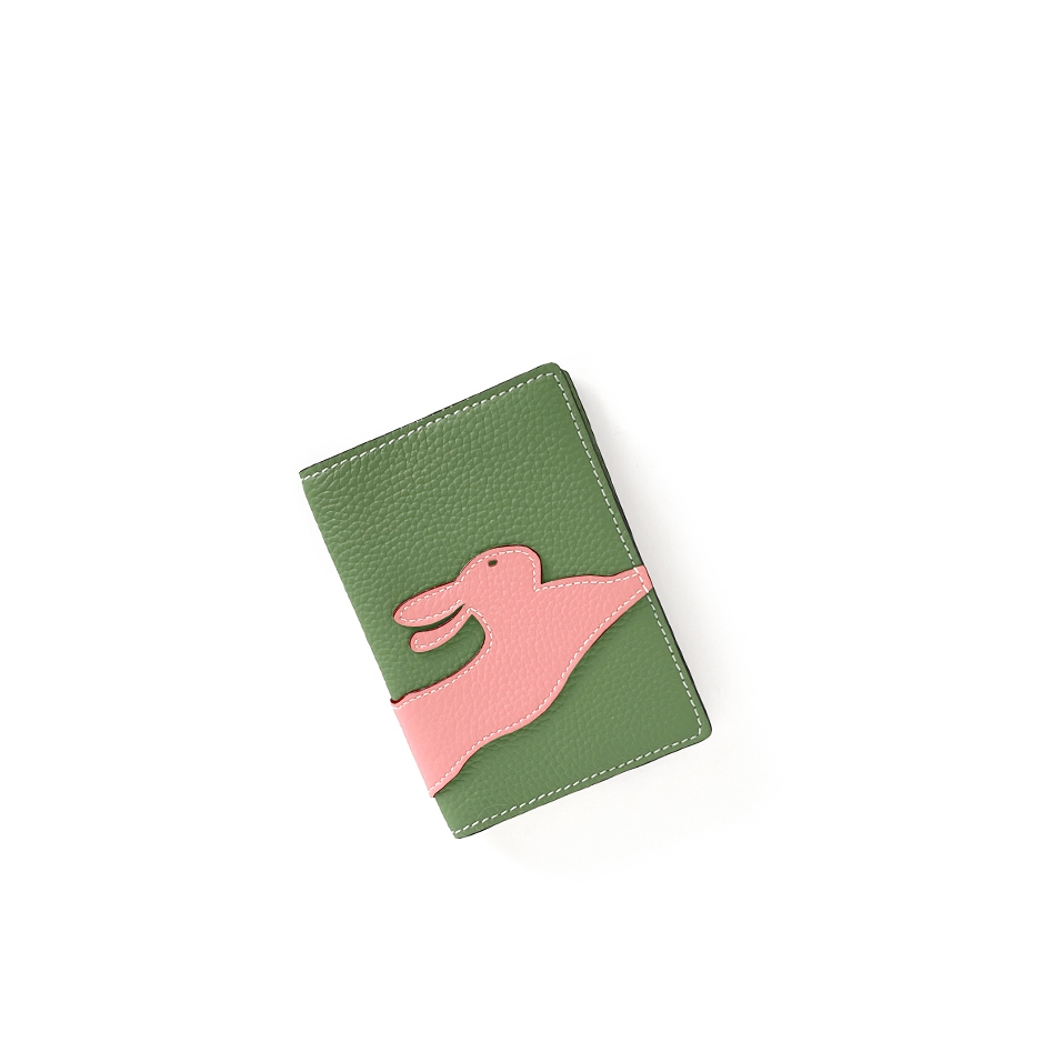 'En L'Air Voyage Lièvre' Nappa Leather Passport Holder Asperge
