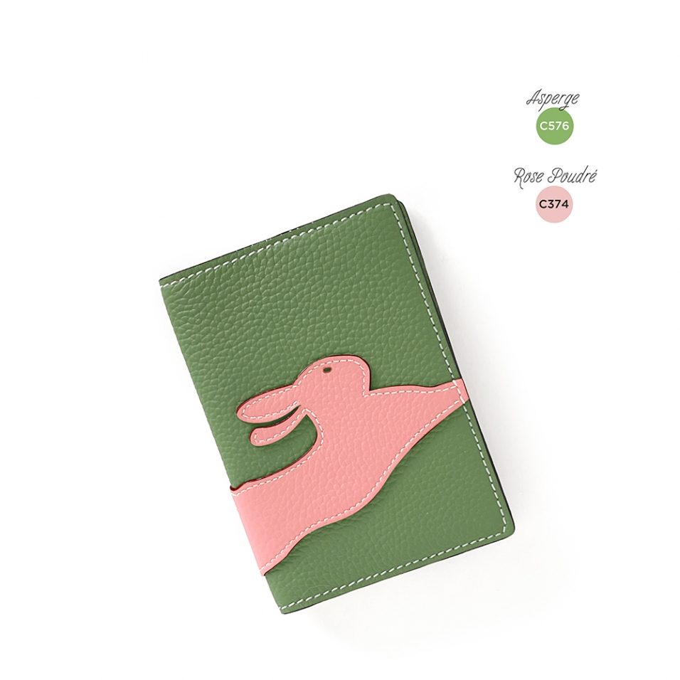 'En L'Air Voyage Lièvre' Nappa Leather Passport Holder Asperge