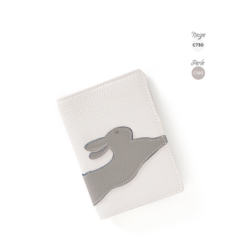 'En L'Air Voyage Lièvre' Nappa Leather Passport Holder Snow White