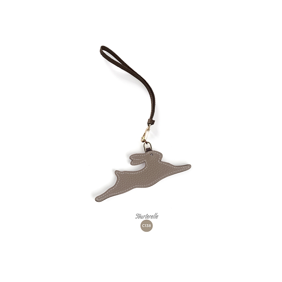 'En L'Air Clé Lièvre' Porte Clé et Charms en Cuir Nappa Tourterelle & Or