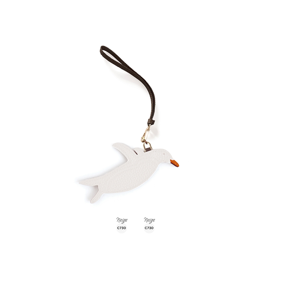 'En L'Air Clé Pingouin' Nappa Leather Key Chain and Charms Snow White & Gold