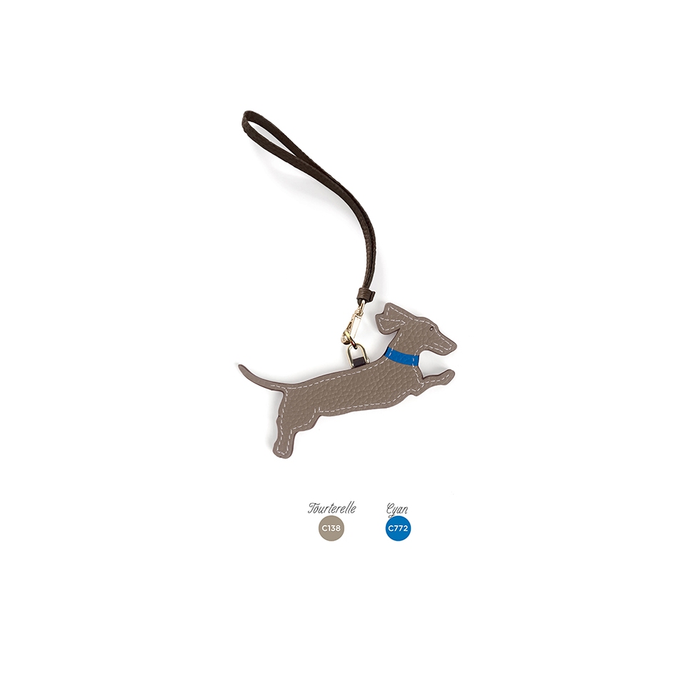 'En L'Air Clé Téckel' Nappa Leather Key Chain and Charms Warm Grey & Gold
