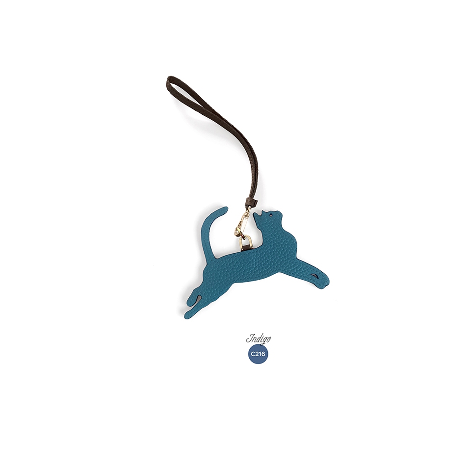 'En L'Air Clé Chat' Porte Clé et Charms en Cuir Nappa Indigo & Or