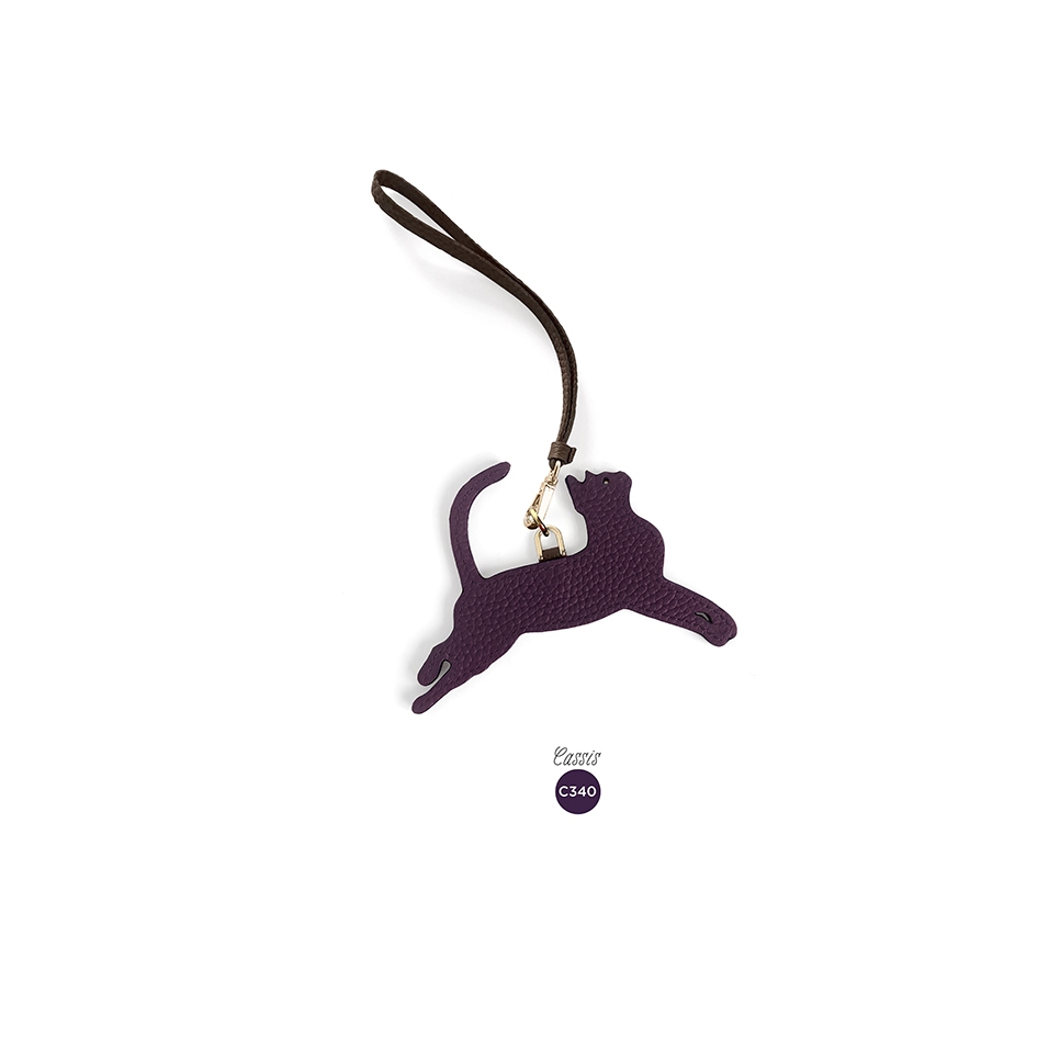 'En L'Air Clé Chat' Porte Clé et Charms en Cuir Nappa Cassis & Or