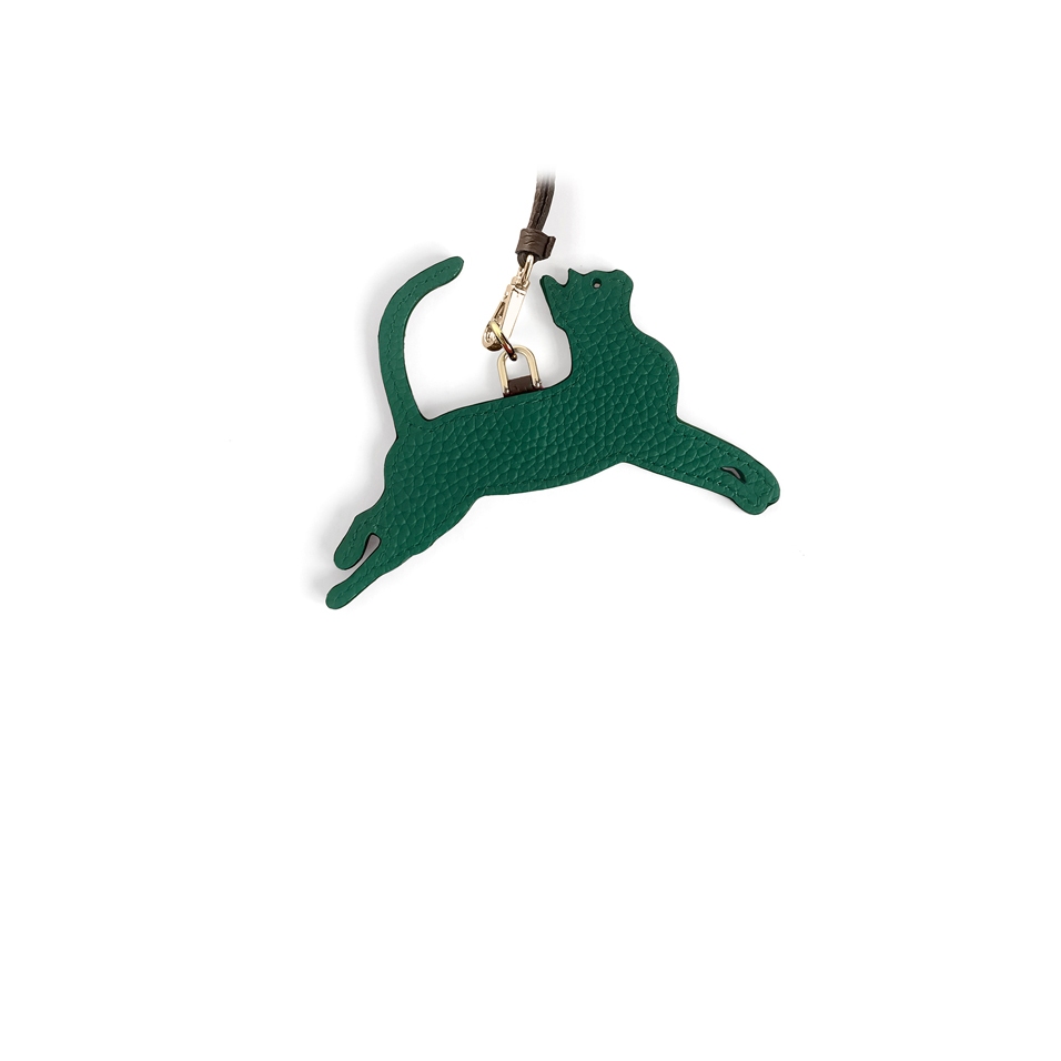 'En L'Air Clé Chat' Porte Clé et Charms en Cuir Nappa Vert Pin & Or